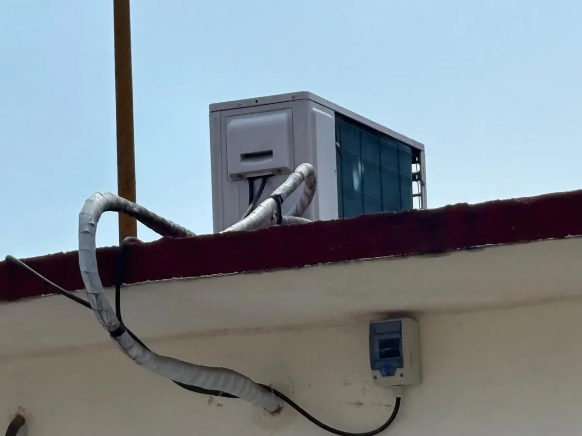 Condensadora en muro